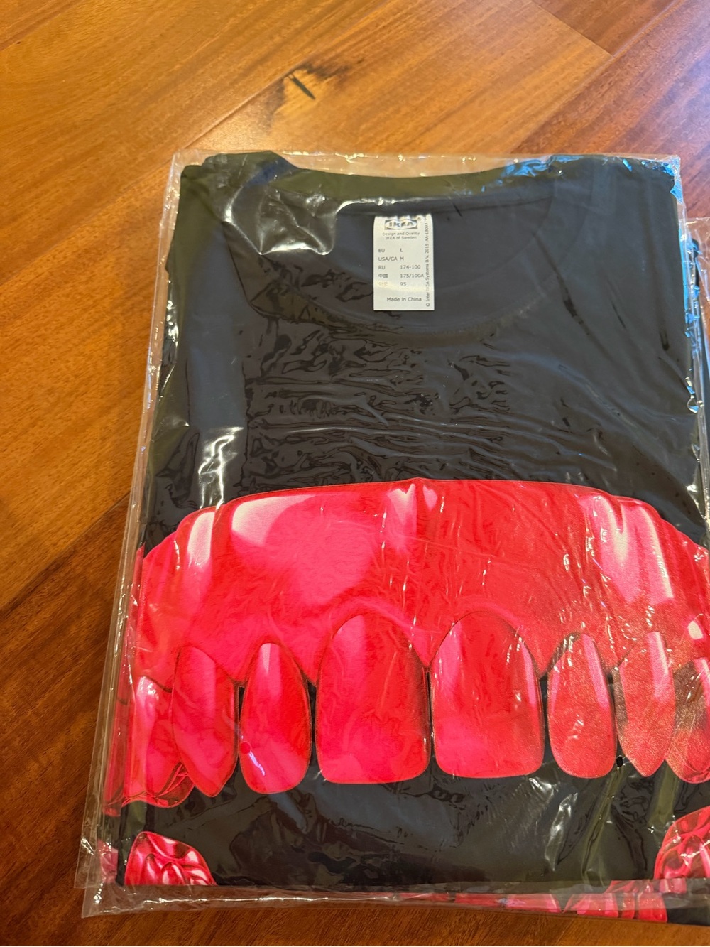 Katie Eary x IKEA bloody teeth cotton black tee 🦷